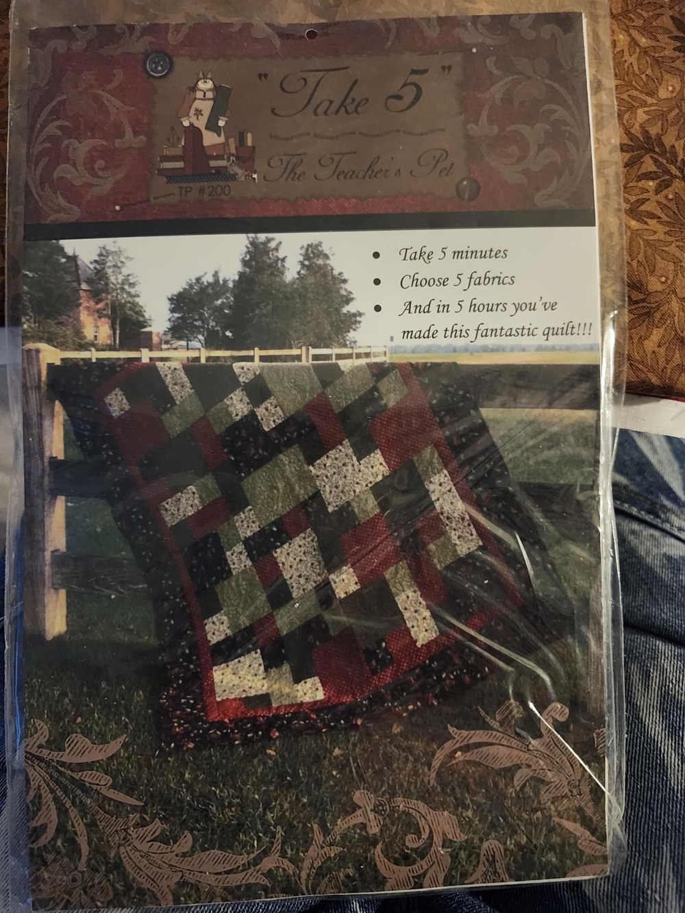 Take 5 Patchwork Quilt Pattern - Classic Red, Green, Black,Gold 5 Yards